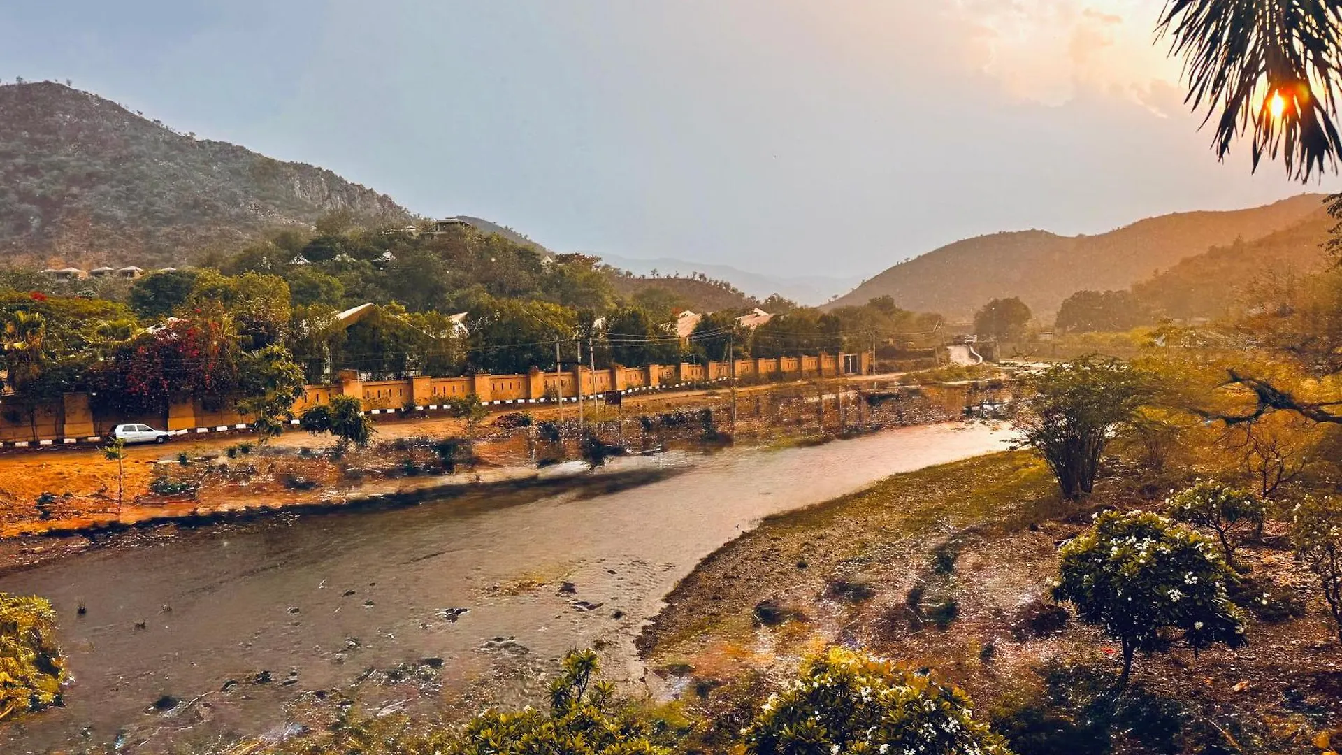 Otel Udaipur Valley Paradise -A Luxury Stay In Mountains