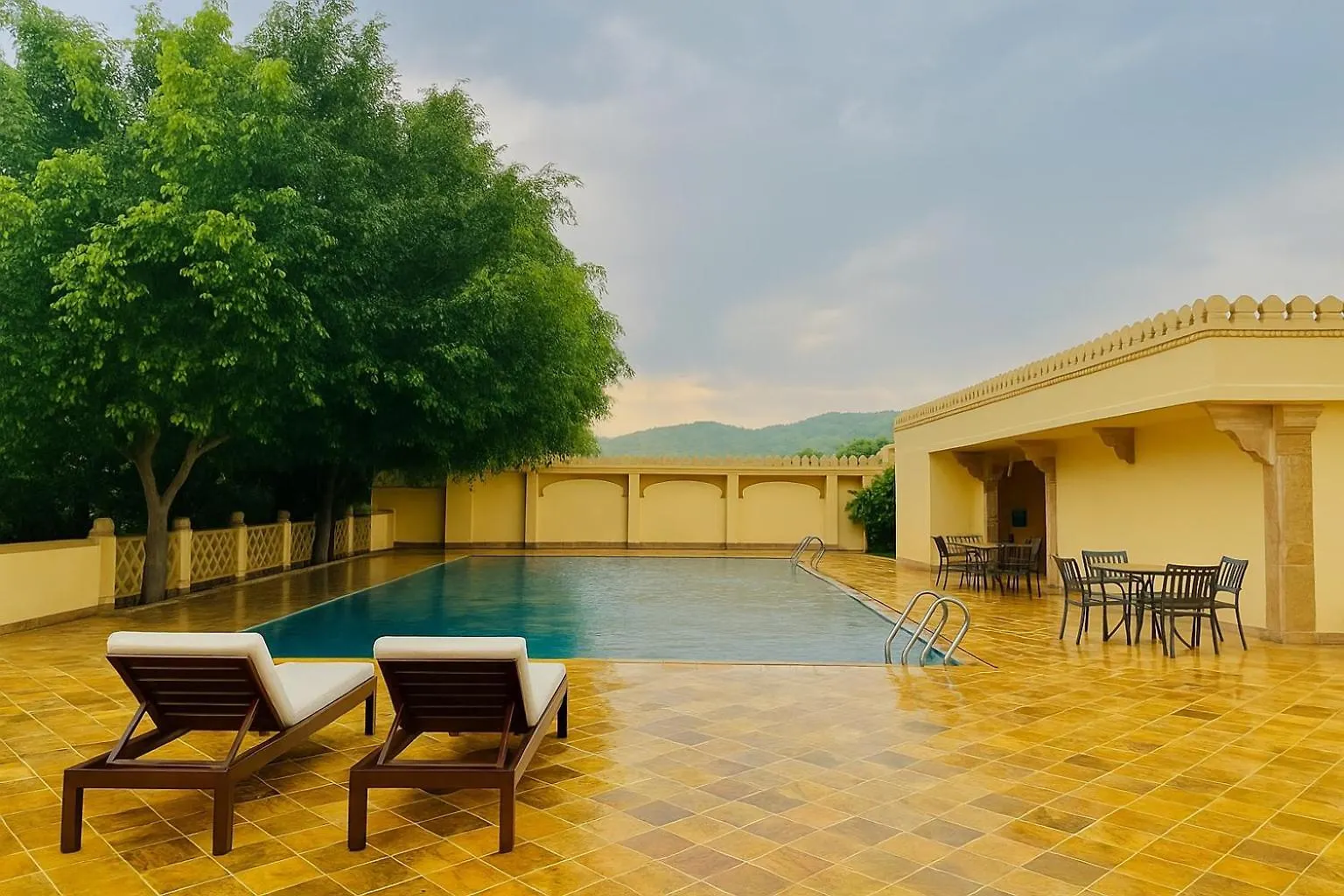 Udaipur Valley Paradise -A Luxury Stay In Mountains